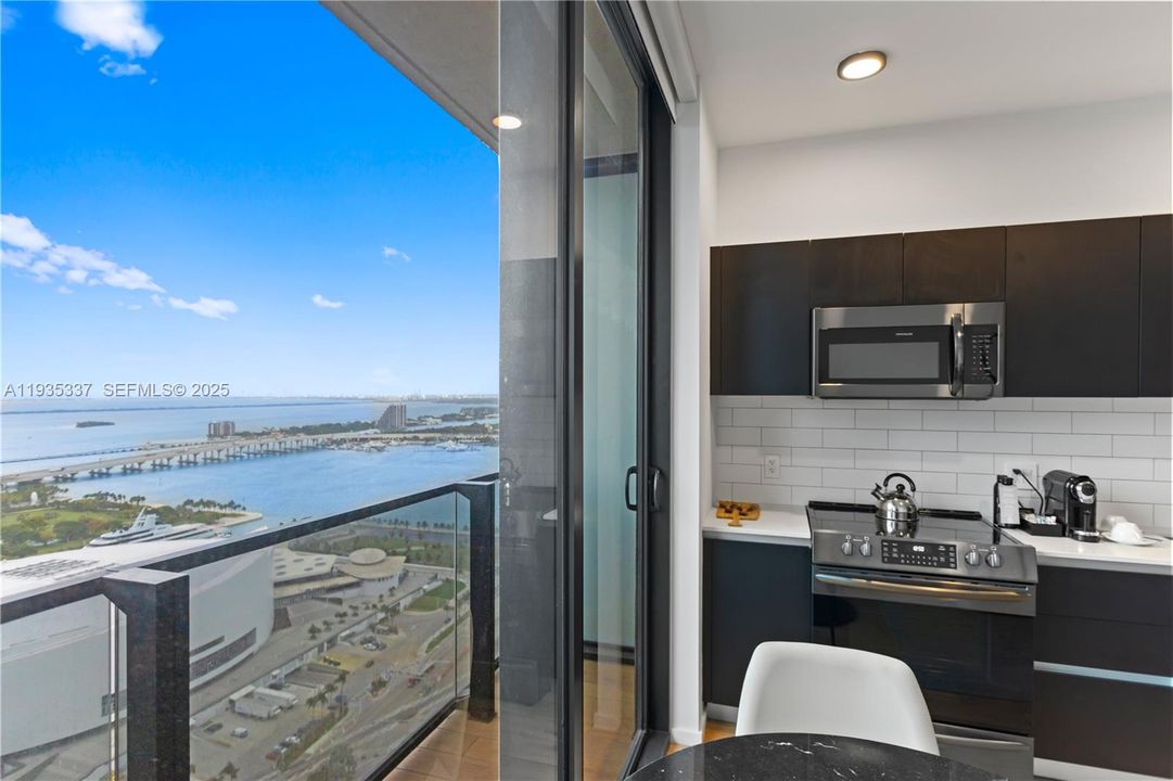 For Sale: $610,000 (1 beds, 1 baths, 430 Square Feet)