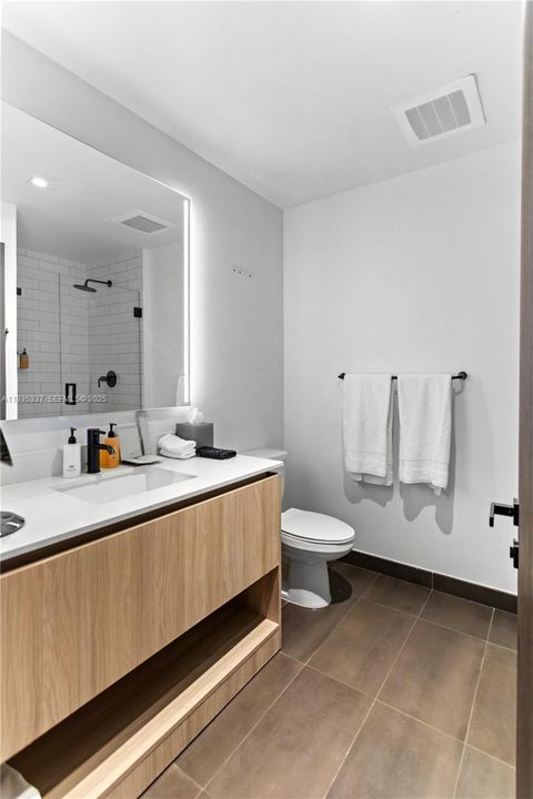 For Sale: $610,000 (1 beds, 1 baths, 430 Square Feet)