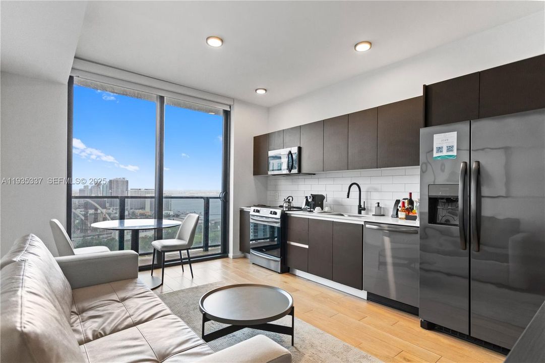 For Sale: $610,000 (1 beds, 1 baths, 430 Square Feet)