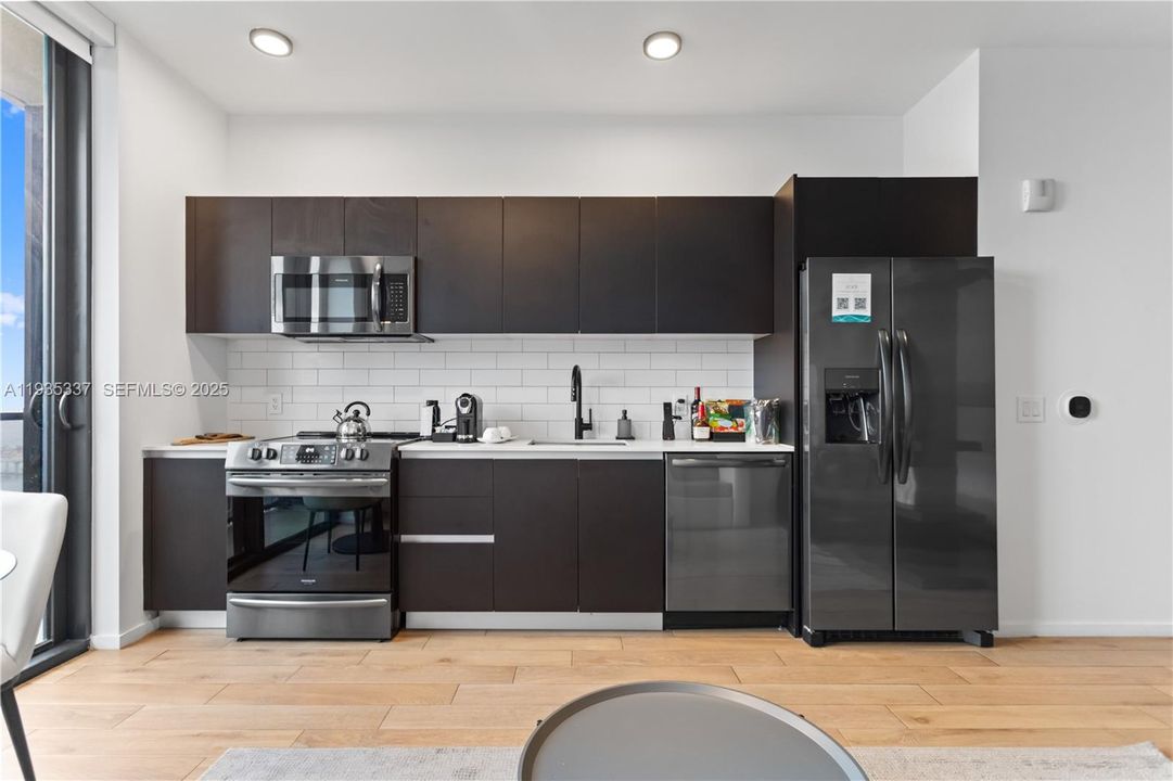 For Sale: $610,000 (1 beds, 1 baths, 430 Square Feet)