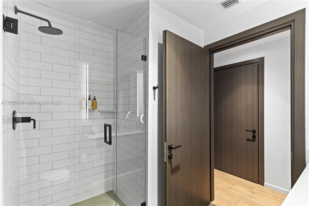 For Sale: $610,000 (1 beds, 1 baths, 430 Square Feet)