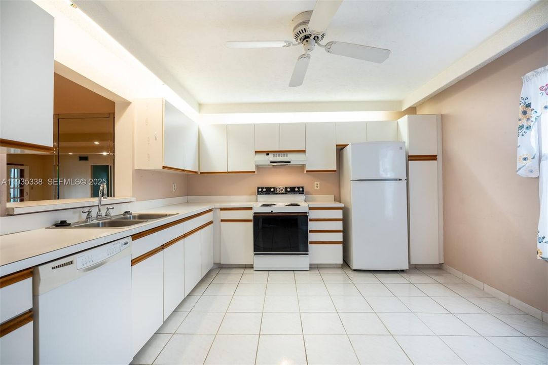 En Venta: $199,999 (2 camas, 2 baños, 1550 Pies cuadrados)