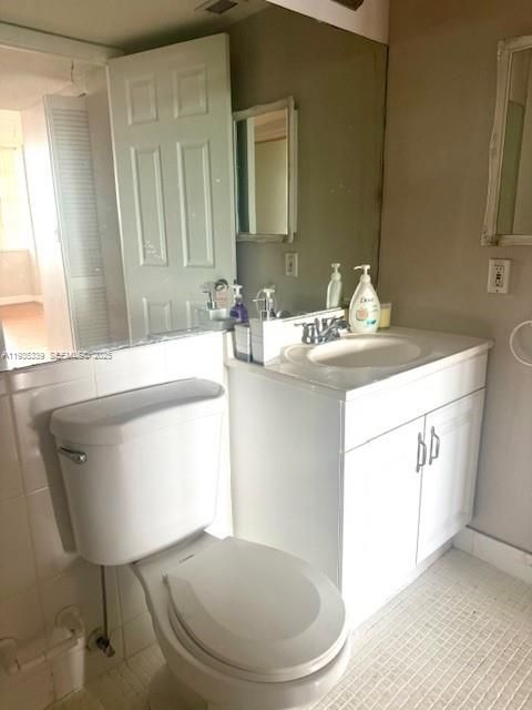 На продажу: $119,500 (1 спален, 1 ванн, 790 Квадратных фут)