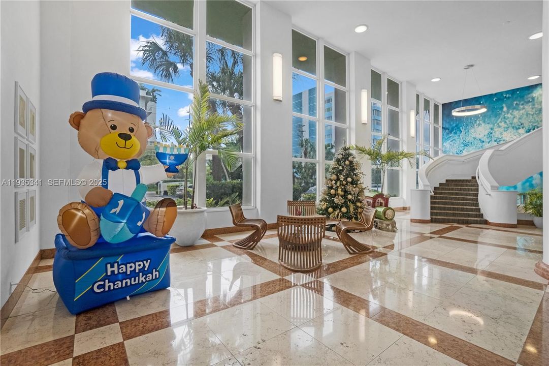 For Sale: $347,000 (1 beds, 1 baths, 950 Square Feet)