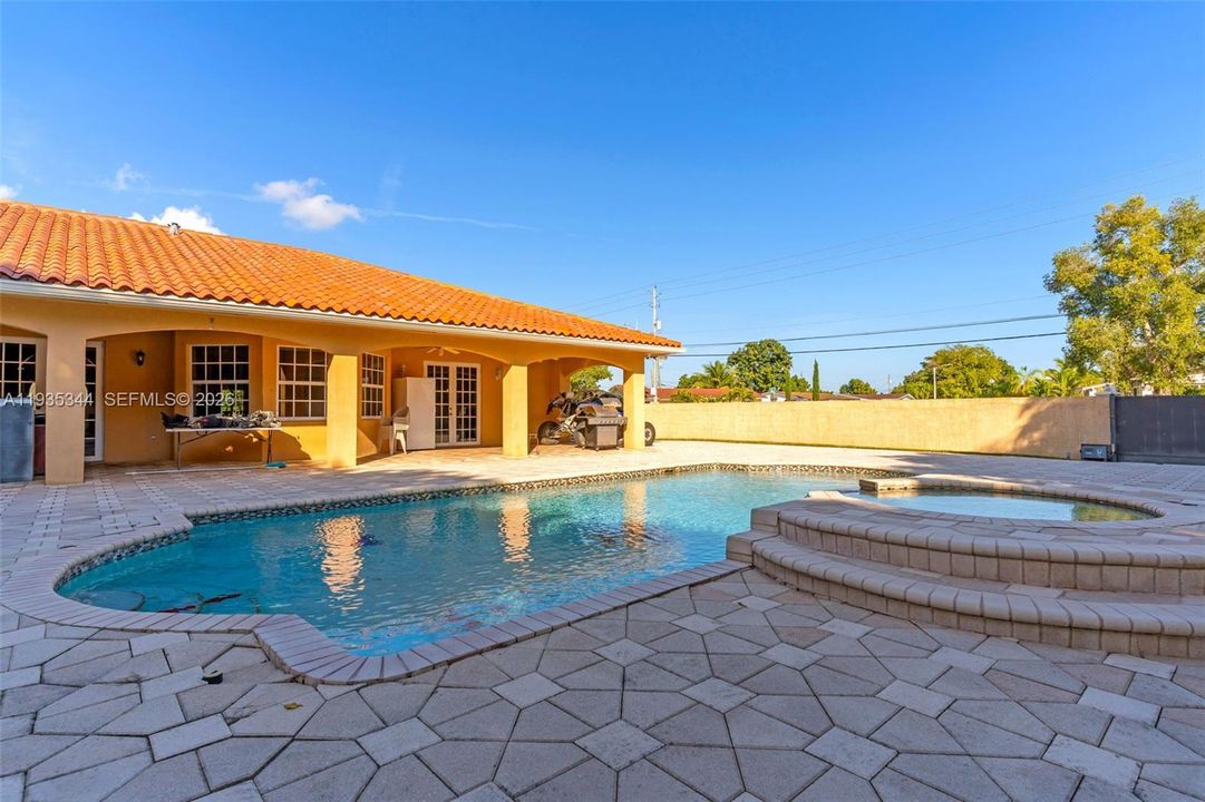 待售: $1,290,000 (4 贝兹, 3 浴室, 3054 平方英尺)