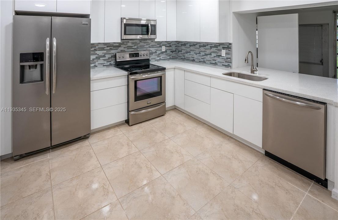 На продажу: $243,958 (1 спален, 1 ванн, 924 Квадратных фут)