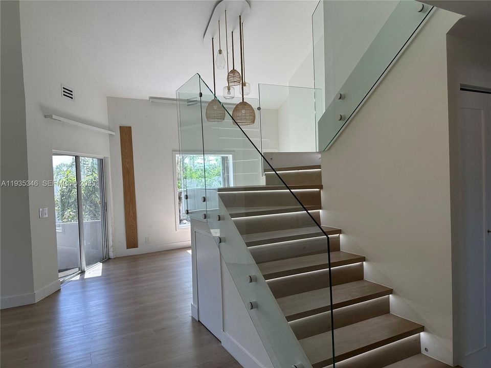 En Venta: $540,000 (2 camas, 2 baños, 1330 Pies cuadrados)