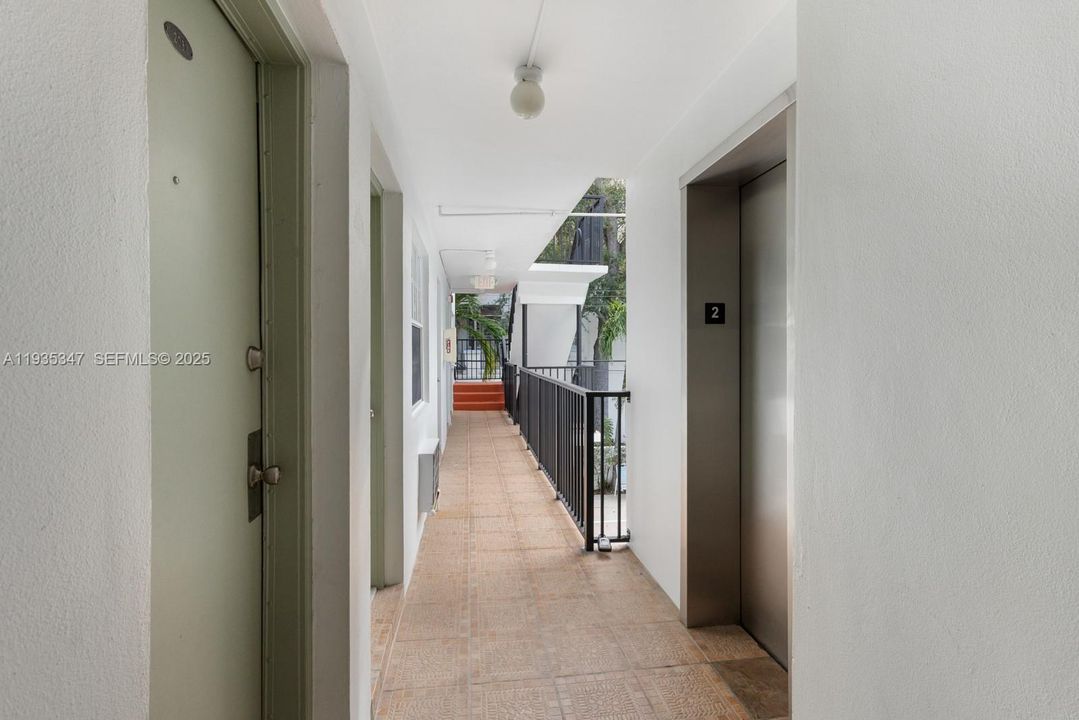 На продажу: $214,900 (1 спален, 1 ванн, 408 Квадратных фут)