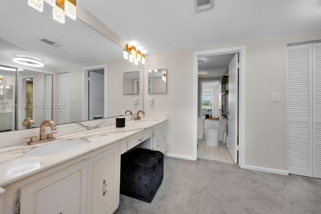 For Sale: $1,295,000 (2 beds, 2 baths, 1260 Square Feet)