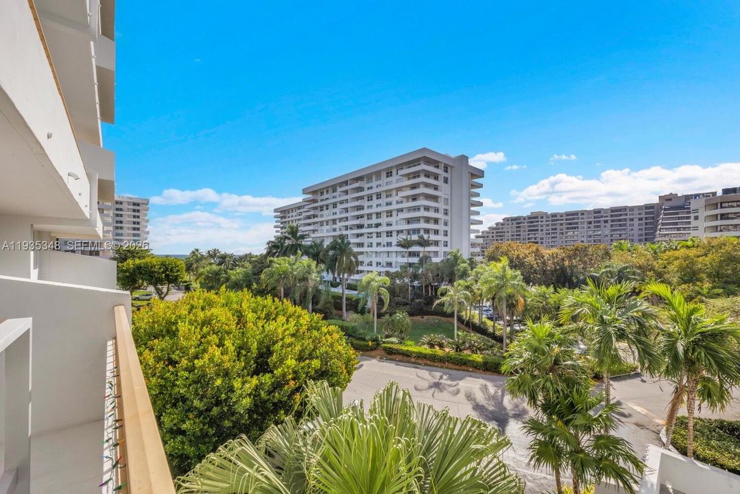 For Sale: $1,295,000 (2 beds, 2 baths, 1260 Square Feet)