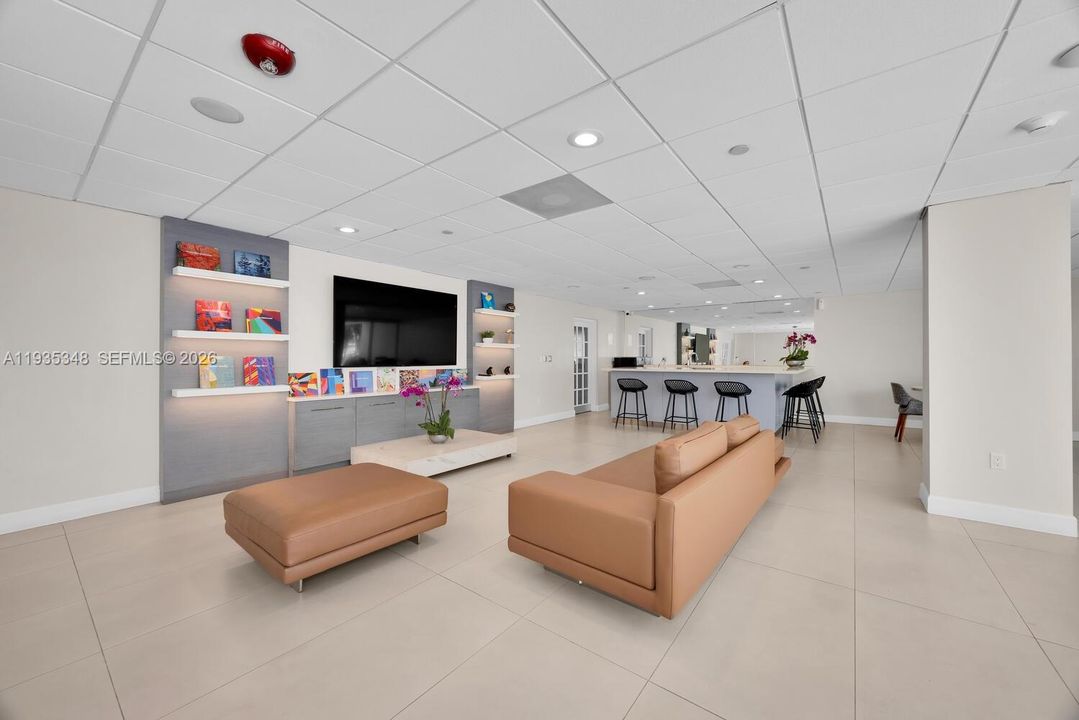 For Sale: $1,295,000 (2 beds, 2 baths, 1260 Square Feet)