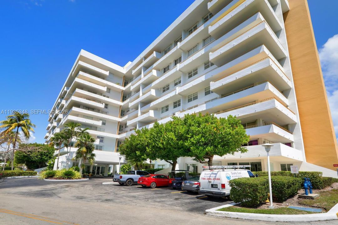 For Sale: $1,295,000 (2 beds, 2 baths, 1260 Square Feet)