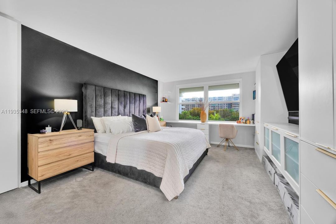 For Sale: $1,295,000 (2 beds, 2 baths, 1260 Square Feet)