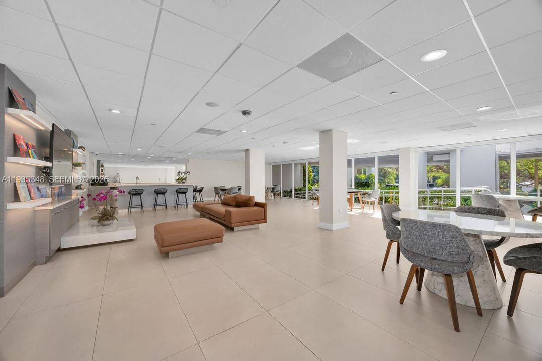 For Sale: $1,295,000 (2 beds, 2 baths, 1260 Square Feet)