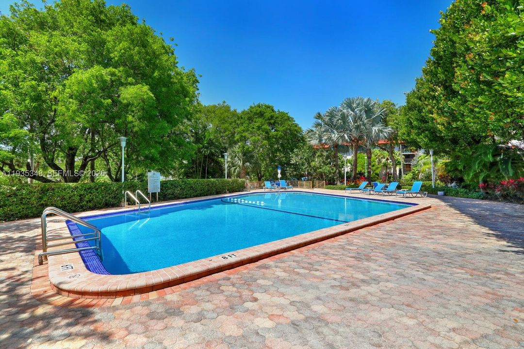 For Sale: $1,295,000 (2 beds, 2 baths, 1260 Square Feet)