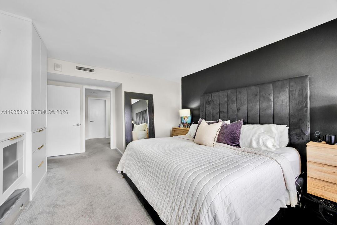 For Sale: $1,295,000 (2 beds, 2 baths, 1260 Square Feet)