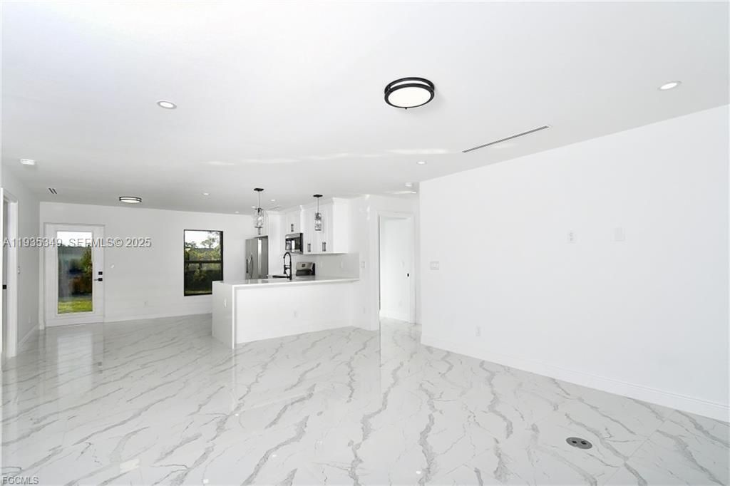 待售: $289,900 (3 贝兹, 2 浴室, 1258 平方英尺)