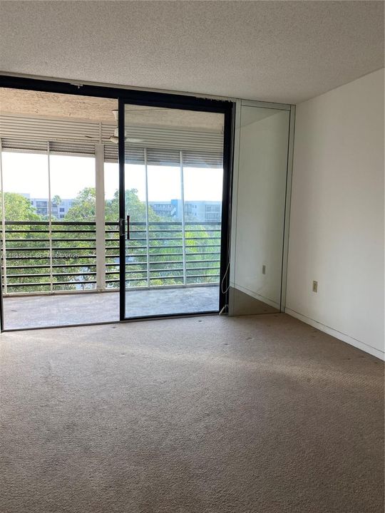 For Sale: $96,000 (1 beds, 1 baths, 773 Square Feet)