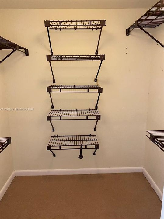 For Sale: $96,000 (1 beds, 1 baths, 773 Square Feet)