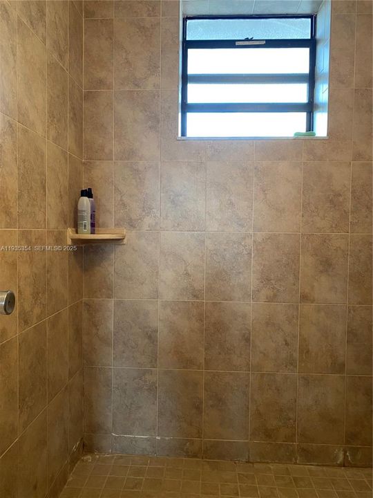 For Sale: $96,000 (1 beds, 1 baths, 773 Square Feet)