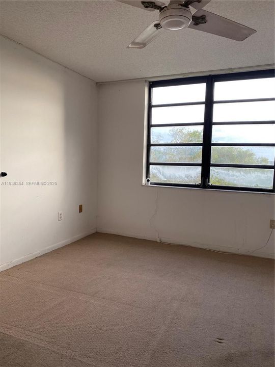 For Sale: $96,000 (1 beds, 1 baths, 773 Square Feet)