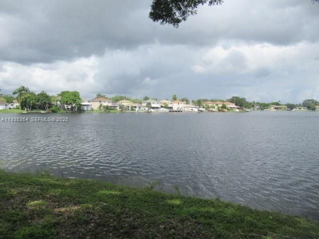 For Sale: $96,000 (1 beds, 1 baths, 773 Square Feet)