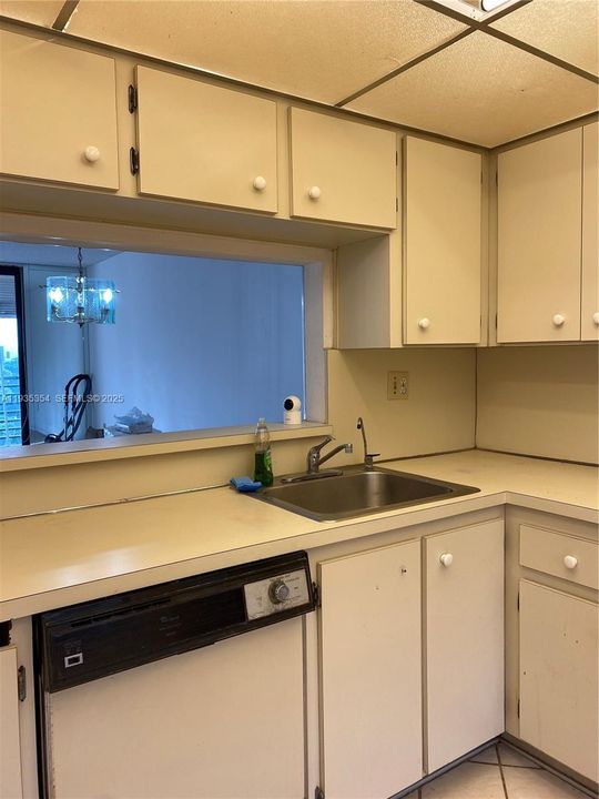 For Sale: $96,000 (1 beds, 1 baths, 773 Square Feet)