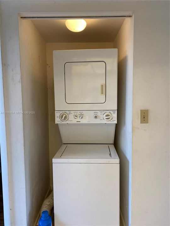 For Sale: $96,000 (1 beds, 1 baths, 773 Square Feet)