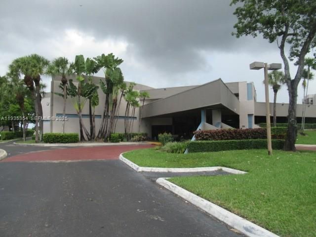 For Sale: $96,000 (1 beds, 1 baths, 773 Square Feet)