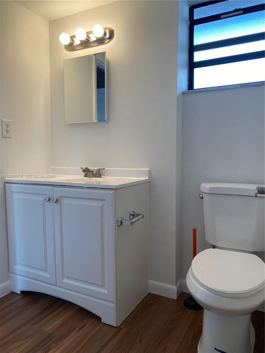 For Sale: $96,000 (1 beds, 1 baths, 773 Square Feet)