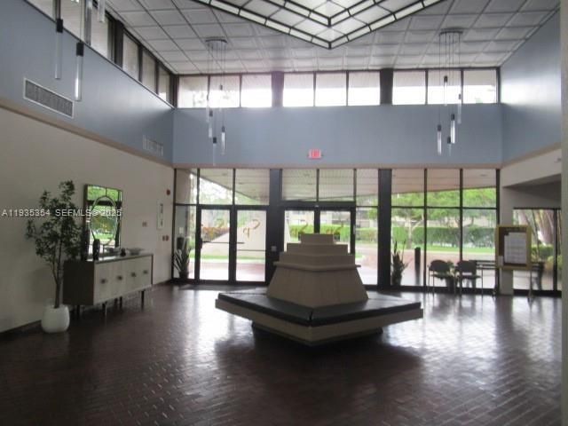 For Sale: $96,000 (1 beds, 1 baths, 773 Square Feet)