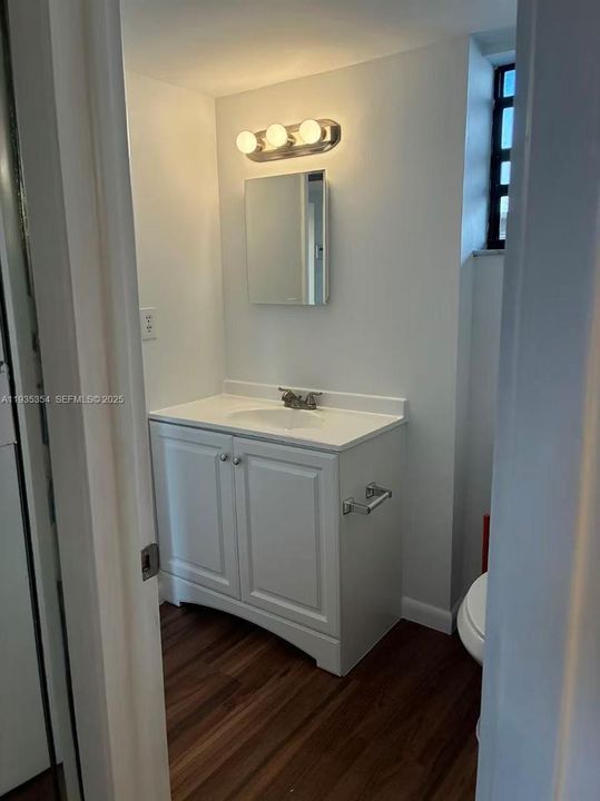 For Sale: $96,000 (1 beds, 1 baths, 773 Square Feet)