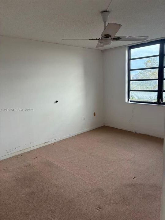 For Sale: $96,000 (1 beds, 1 baths, 773 Square Feet)