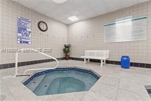 For Sale: $96,000 (1 beds, 1 baths, 773 Square Feet)