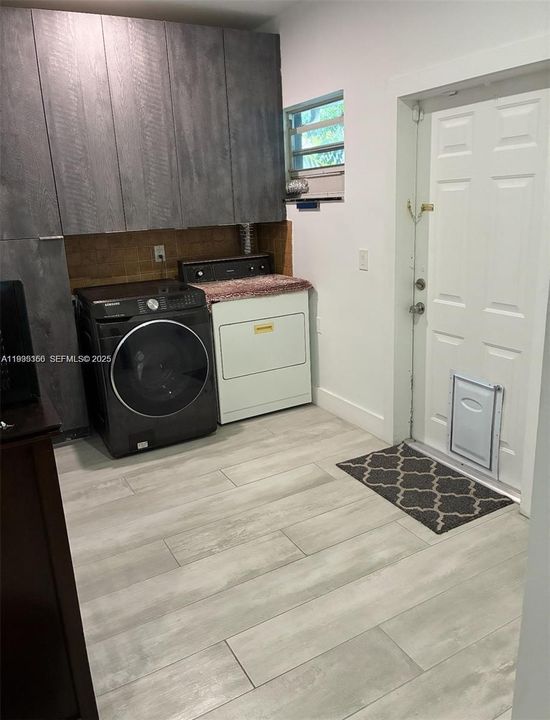 For Sale: $950,000 (0 beds, 0 baths, 2812 Square Feet)