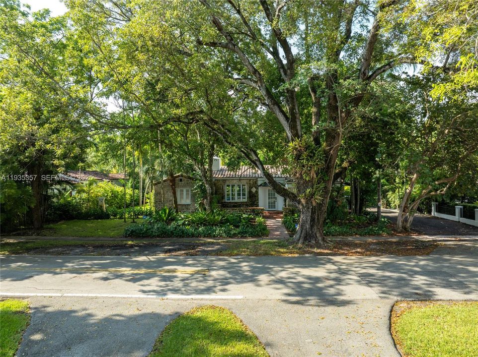 出租: $7,500 (4 贝兹, 3 浴室, 2140 平方英尺)