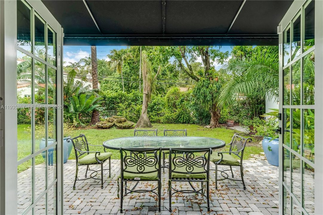 出租: $7,500 (4 贝兹, 3 浴室, 2140 平方英尺)