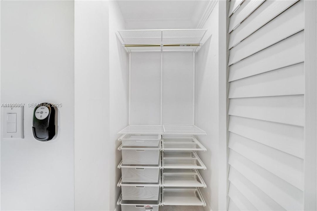 出租: $7,500 (4 贝兹, 3 浴室, 2140 平方英尺)