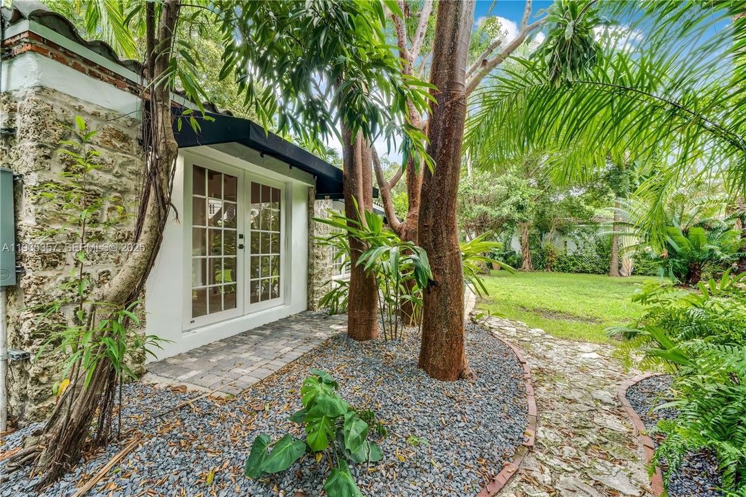 出租: $7,500 (4 贝兹, 3 浴室, 2140 平方英尺)