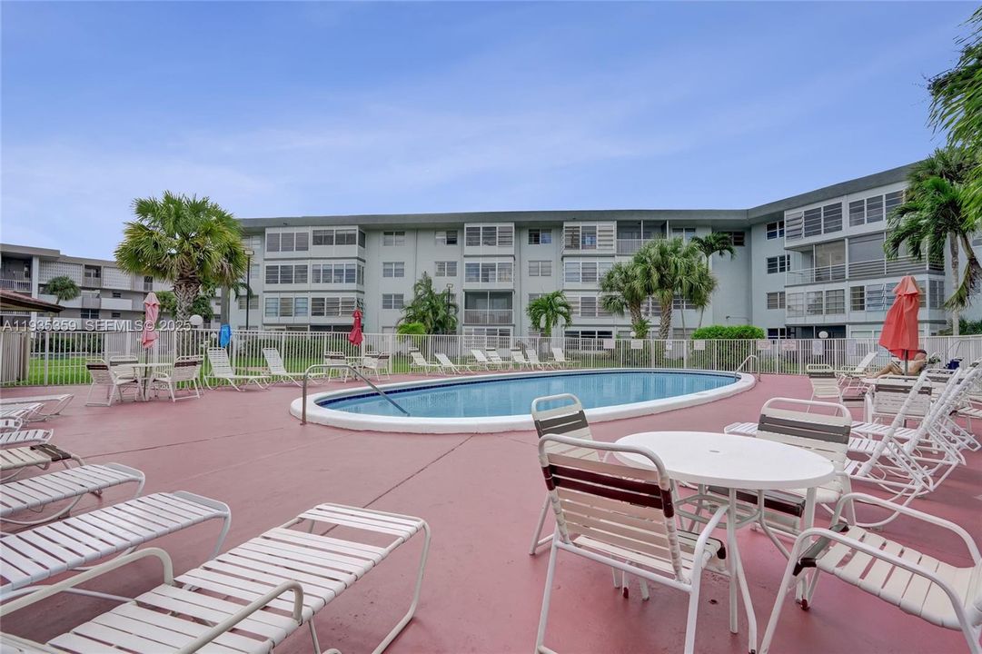 待售: $105,000 (2 贝兹, 2 浴室, 1021 平方英尺)