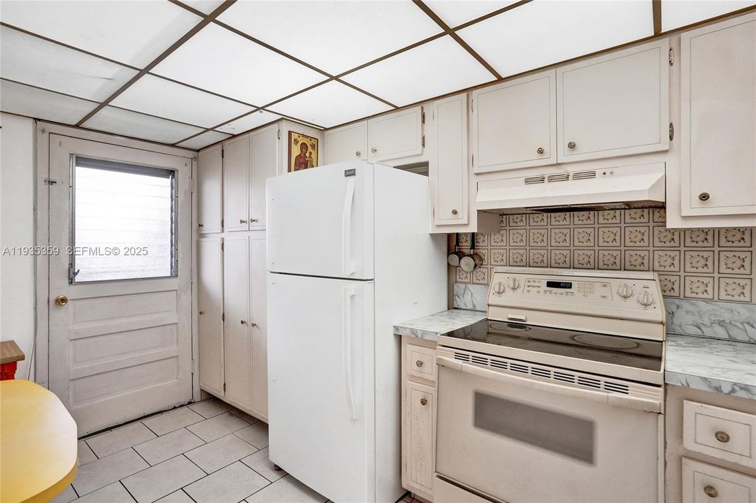 待售: $105,000 (2 贝兹, 2 浴室, 1021 平方英尺)