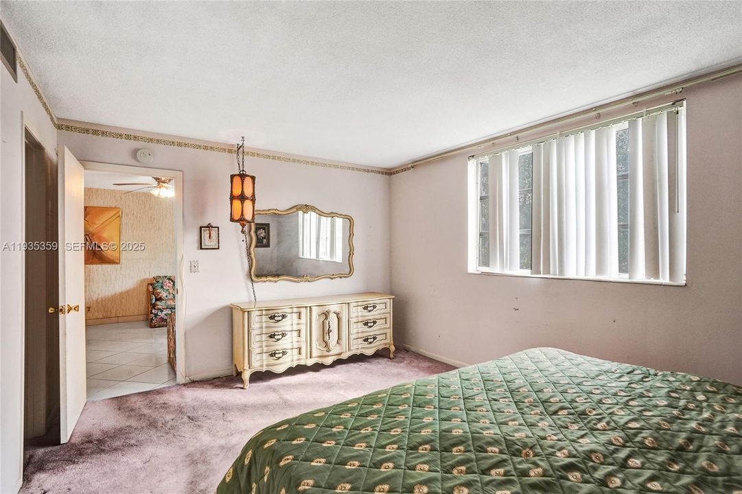 待售: $105,000 (2 贝兹, 2 浴室, 1021 平方英尺)