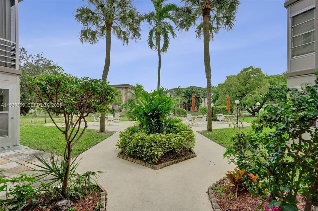 待售: $105,000 (2 贝兹, 2 浴室, 1021 平方英尺)