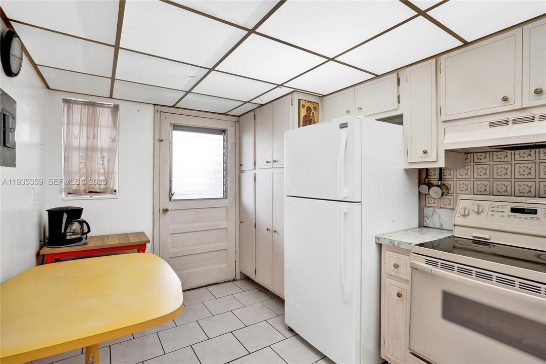 待售: $105,000 (2 贝兹, 2 浴室, 1021 平方英尺)