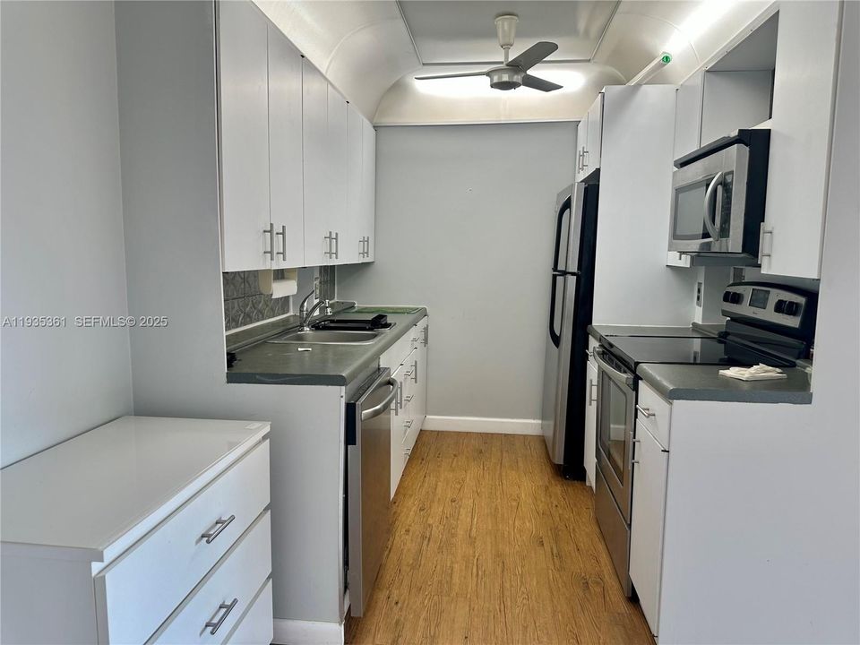 На продажу: $132,000 (1 спален, 1 ванн, 738 Квадратных фут)