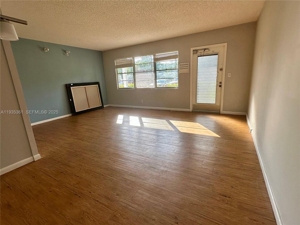 На продажу: $132,000 (1 спален, 1 ванн, 738 Квадратных фут)