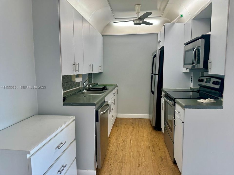 На продажу: $132,000 (1 спален, 1 ванн, 738 Квадратных фут)