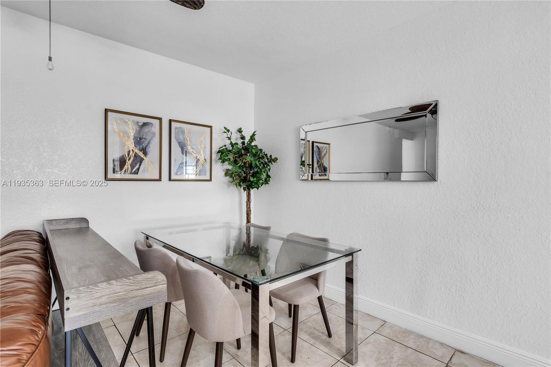 For Rent: $2,500 (2 beds, 2 baths, 3003 Square Feet)