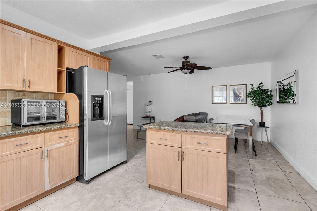 For Rent: $2,500 (2 beds, 2 baths, 3003 Square Feet)