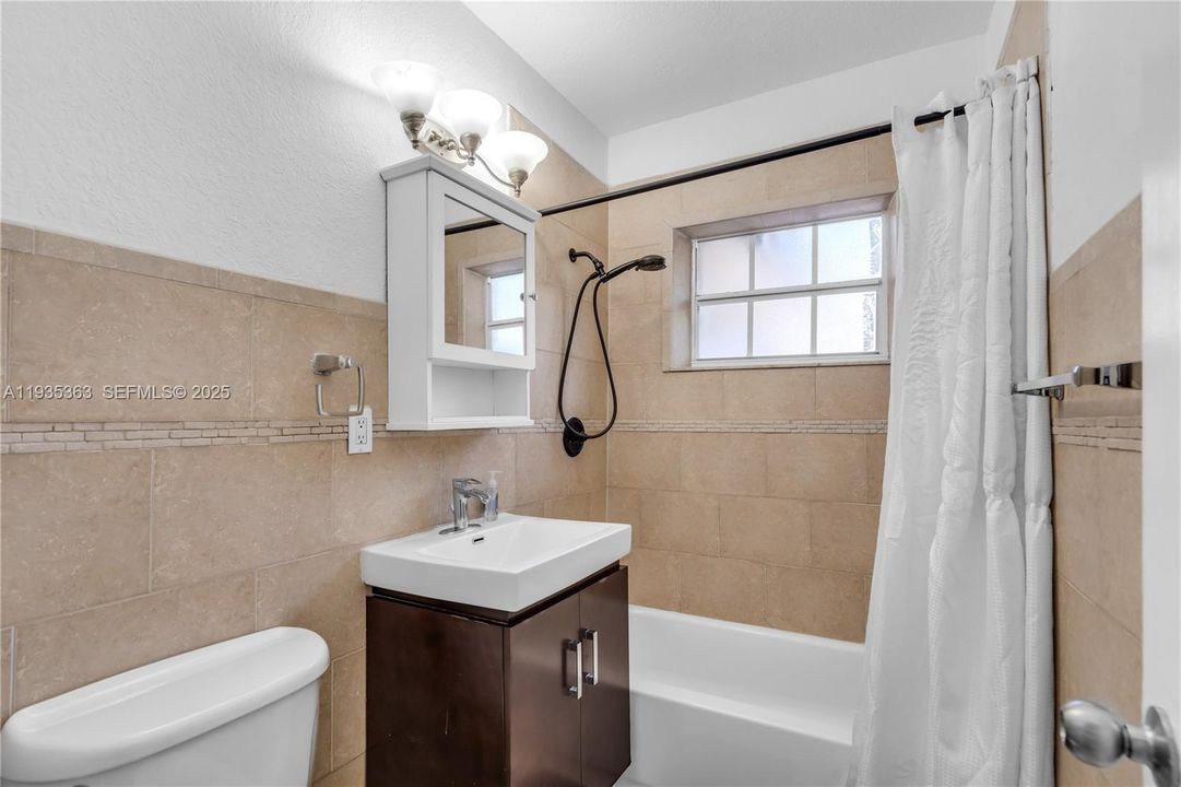 For Rent: $2,500 (2 beds, 2 baths, 3003 Square Feet)